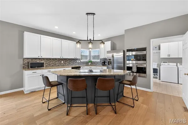 $649,900 | 564 Oakwood Drive, Fenton, MO 63026