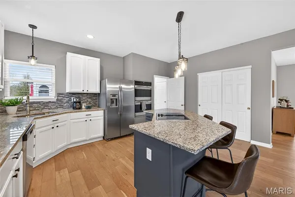 $649,900 | 564 Oakwood Drive, Fenton, MO 63026