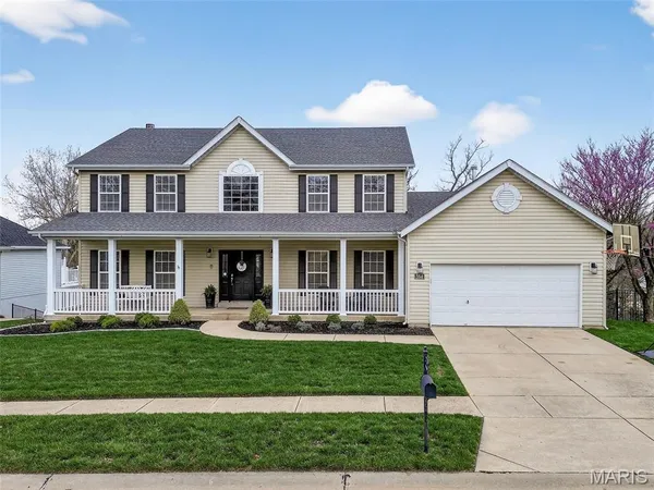 $649,900 | 564 Oakwood Drive, Fenton, MO 63026