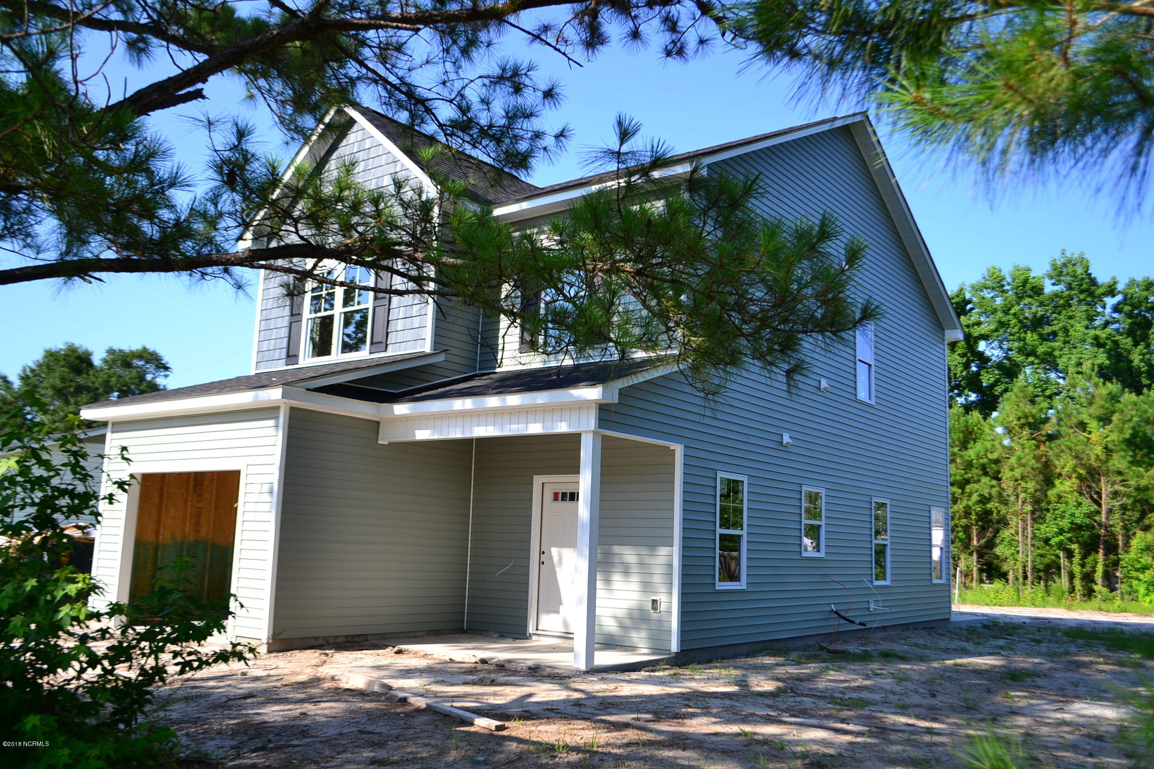 894 Hoover Road Hampstead, NC 28443 - Photo 2 of 16 Front of Home with Covered Front Porch