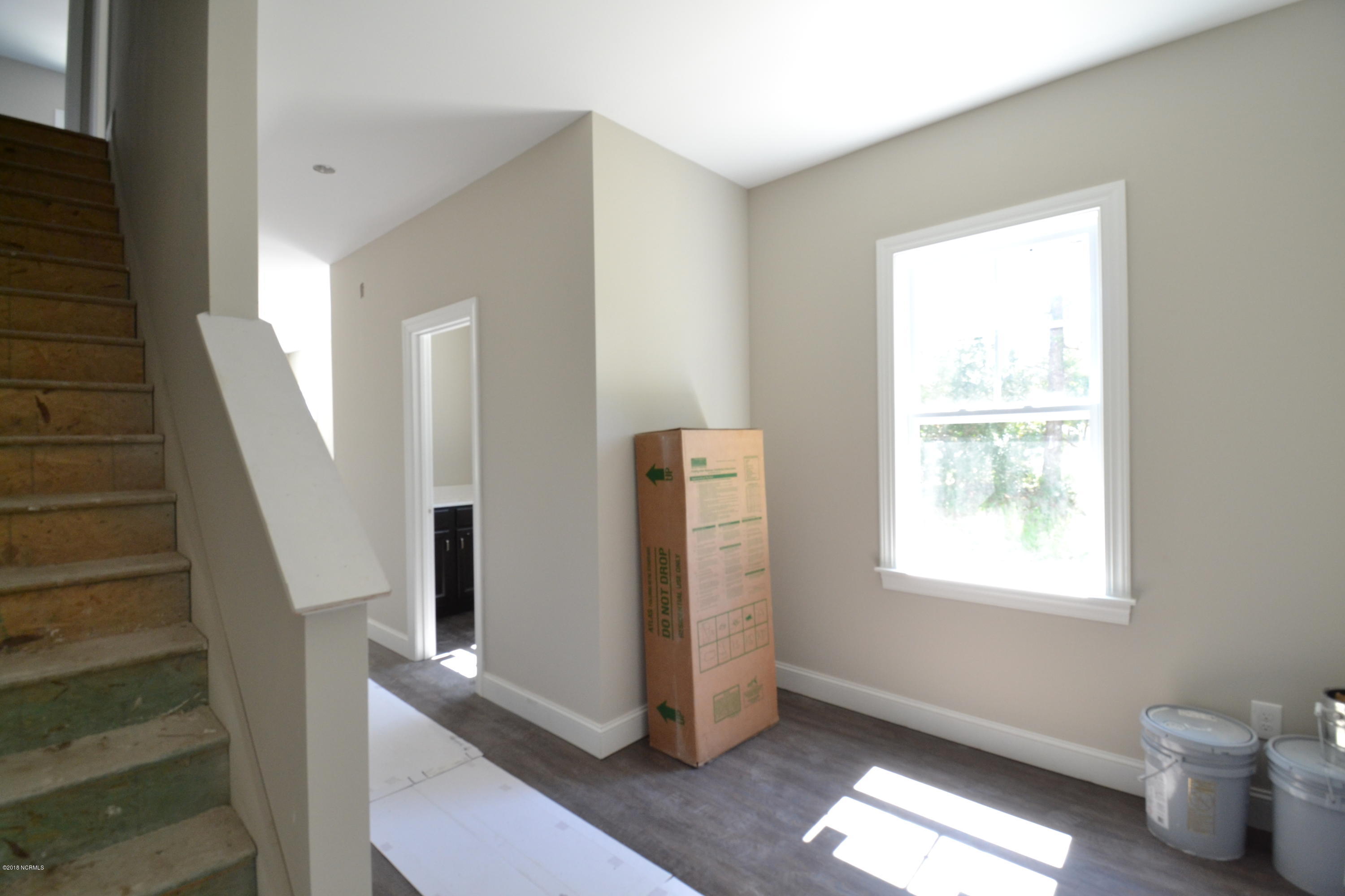 894 Hoover Road Hampstead, NC 28443 - Photo 4 of 16 Large entry has enough space to add a bench or other decorative element