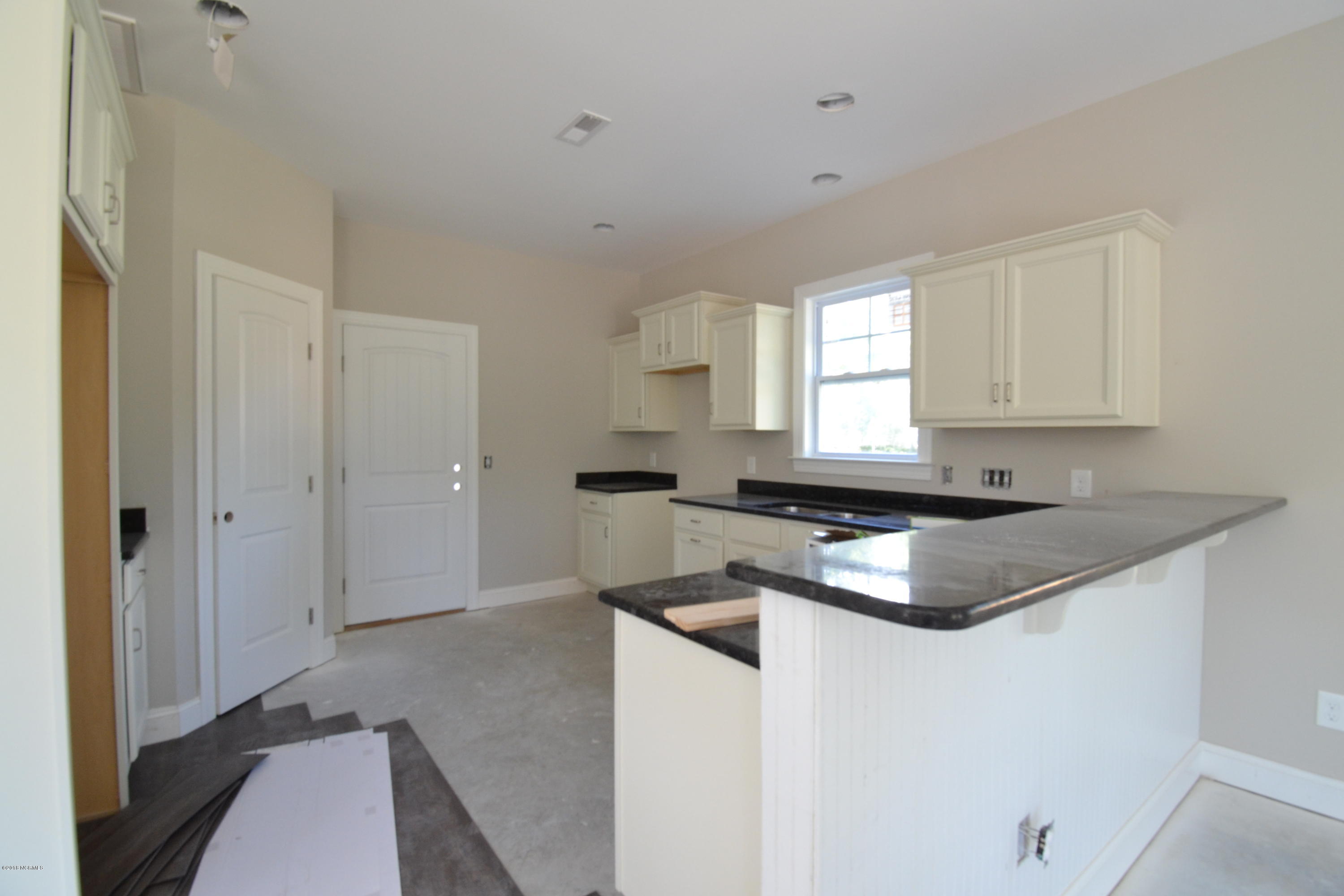 894 Hoover Road Hampstead, NC 28443 - Photo 5 of 16 Spacious kitchen with eat-at bar area