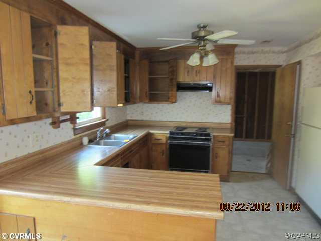 13911 Sagebrook Road Midlothian, VA 23112 - Photo 8 of 19 a kitchen with a stove and a sink