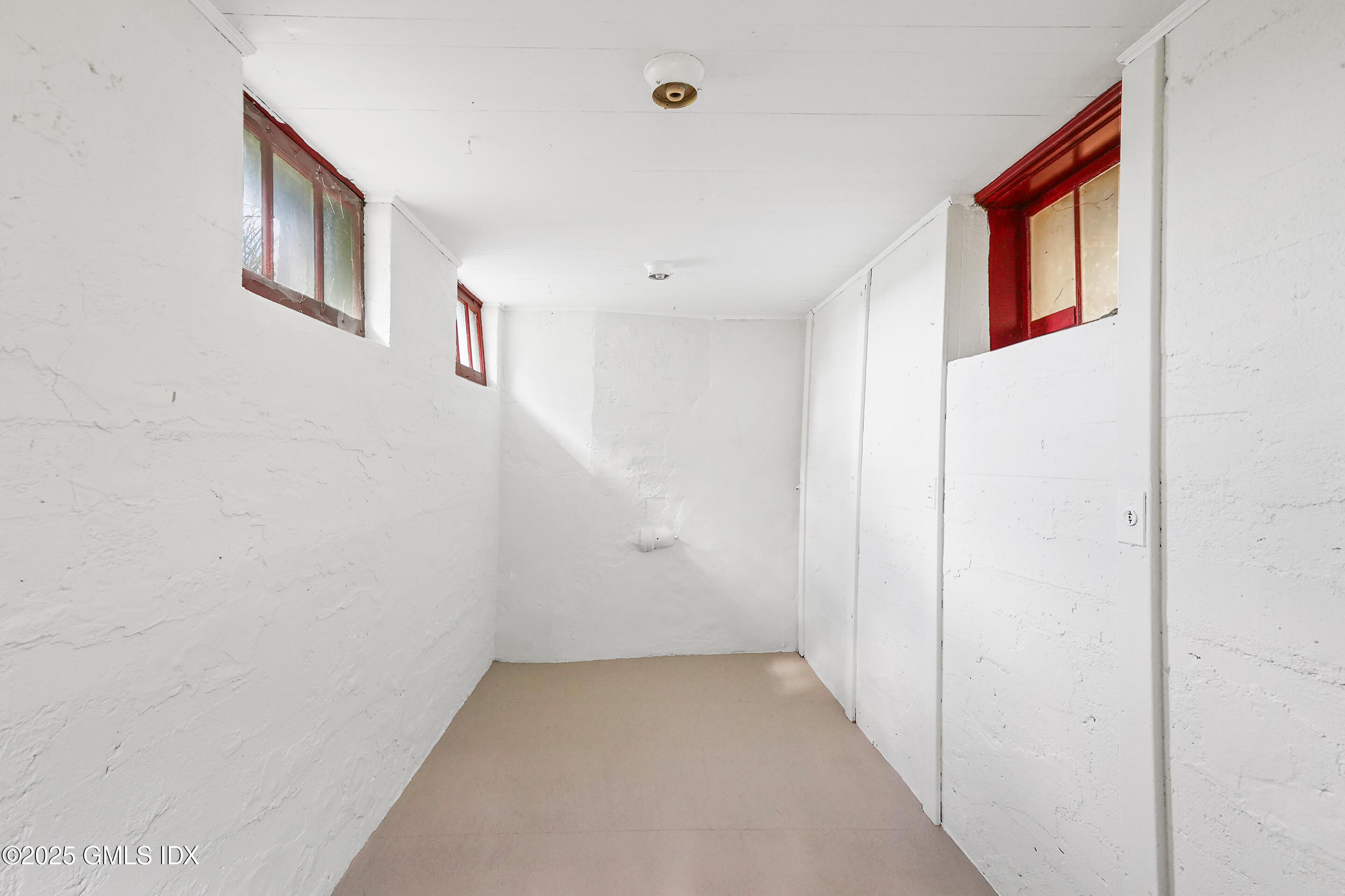 95 Byram Road Greenwich, CT 06830 - Photo 27 of 35 a view of an empty room