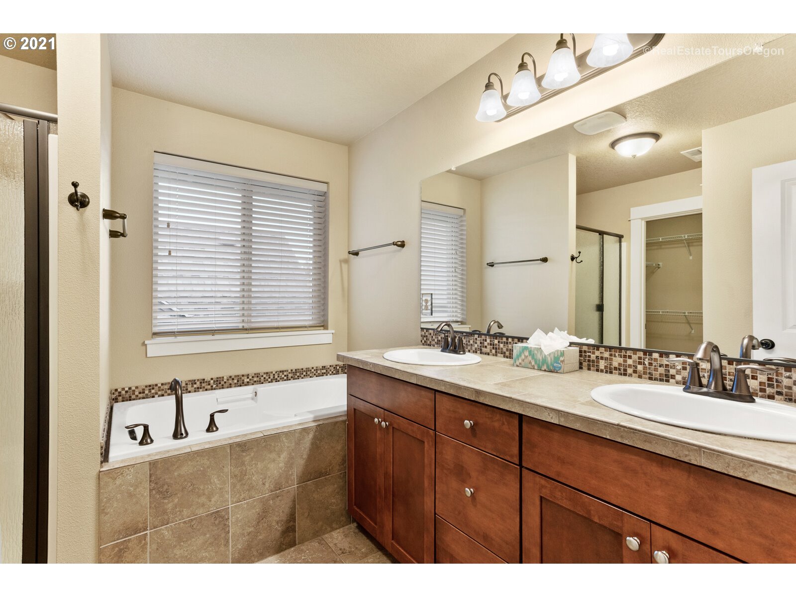 13348 Southwest Alpine View Tigard, OR 97224 - Photo 19 of 32 a bathroom with a sink and a bathtub