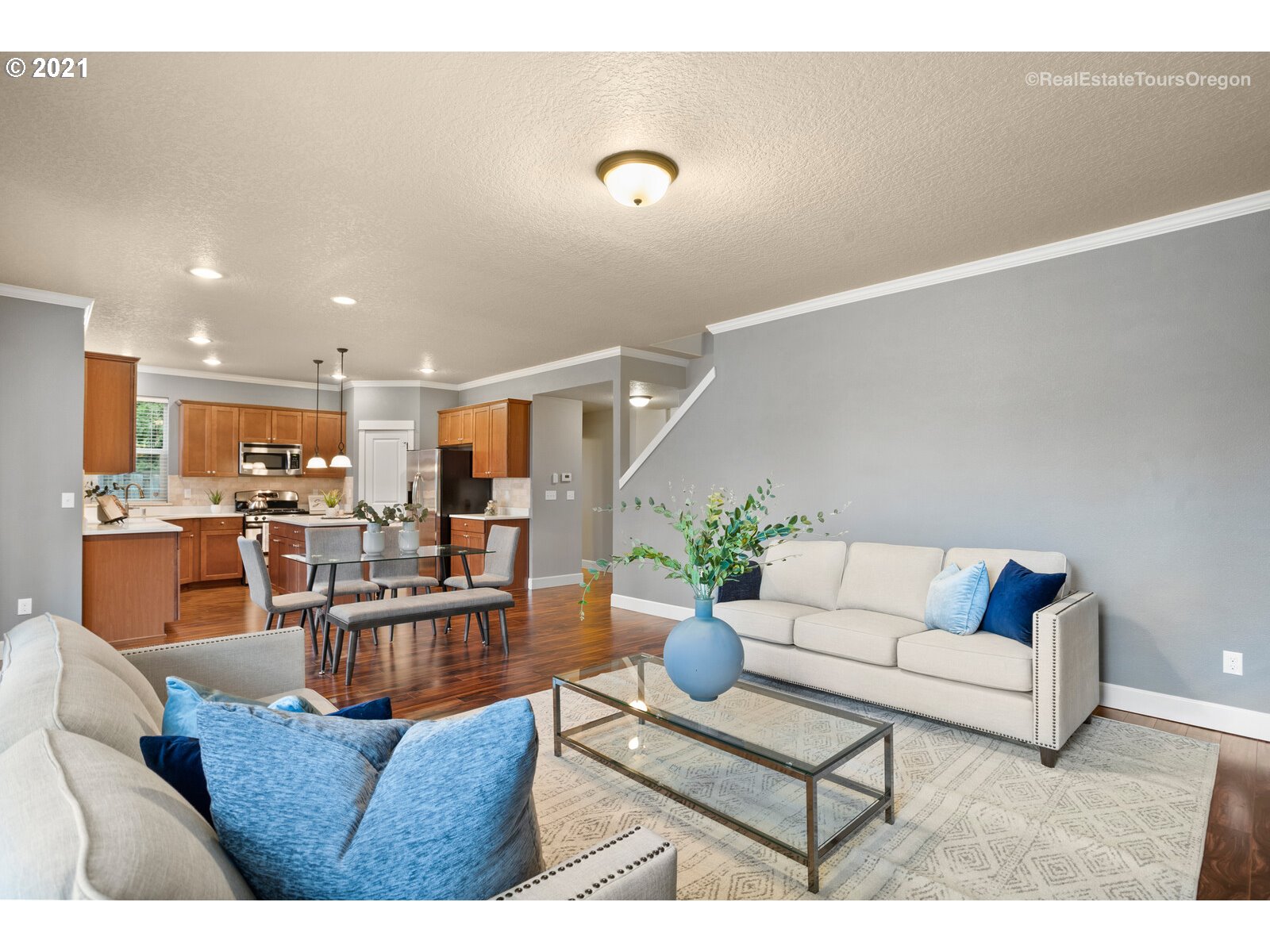 13348 Southwest Alpine View Tigard, OR 97224 - Photo 5 of 32 a living room with furniture kitchen view and a potted plant