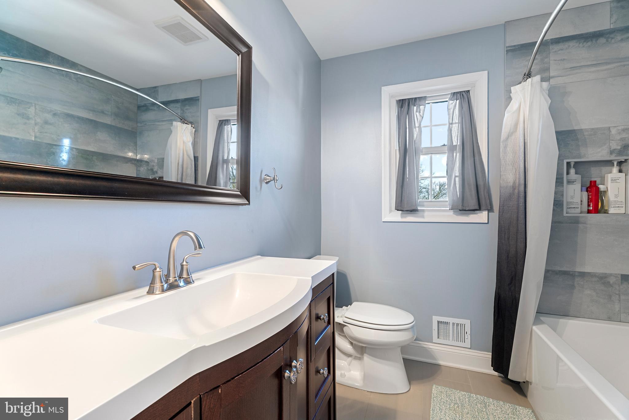 3100 Franklin Street Alexandria, VA 22306 - Photo 34 of 55 a bathroom with a sink a toilet and shower