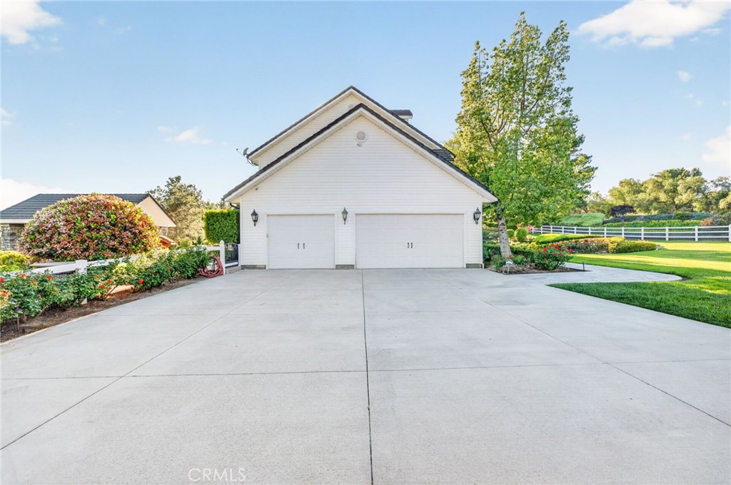 41515 Vía Del Monte Temecula, CA 92592 - Photo 41 of 64 a view of a house with a yard and garage