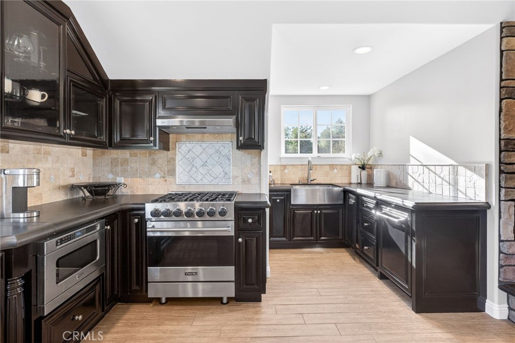 41515 Vía Del Monte Temecula, CA 92592 - Photo 50 of 64 a kitchen with a stove and a microwave