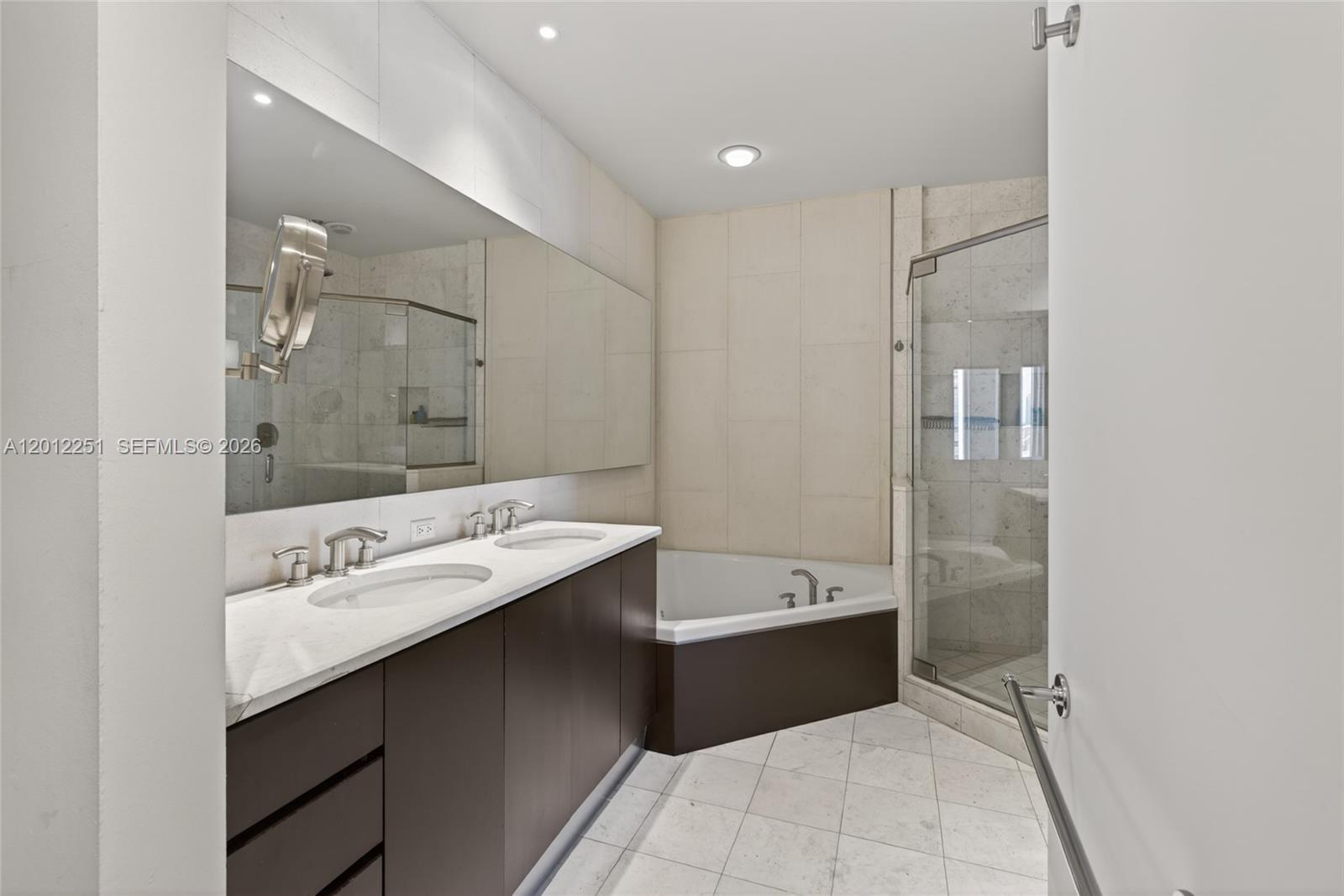 901 Brickell Key Boulevard, Unit 3607 Miami, FL 33131 - Photo 19 of 34