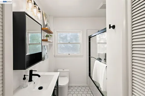 $995,000 | 2801 Clay Street, Alameda, CA 94501