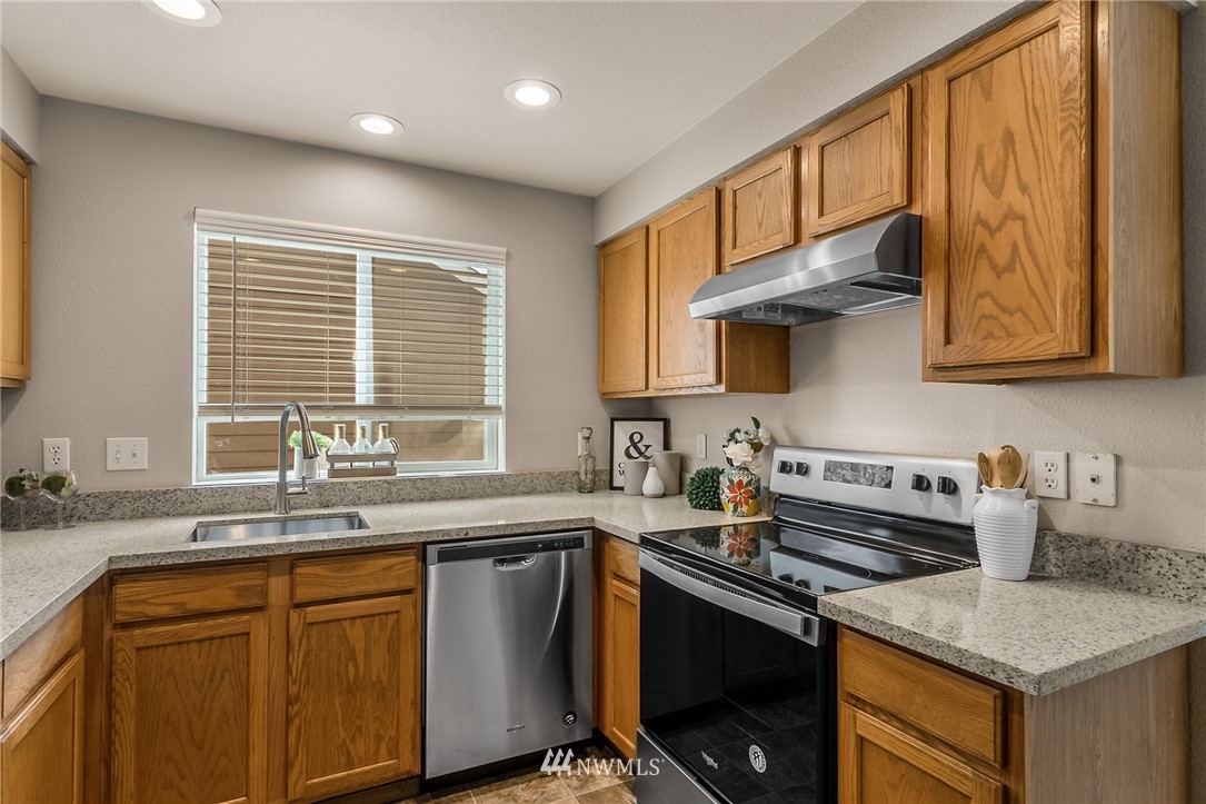 603 Rachael Place Kent, WA 98032 - Photo 6 of 15 Gallery Image 6