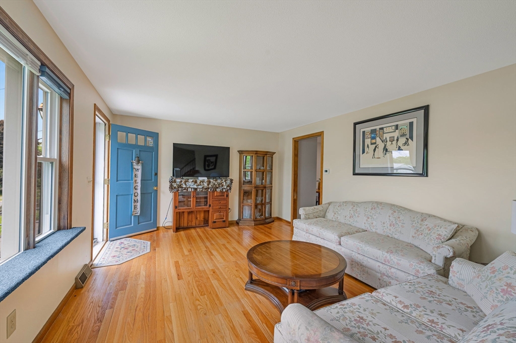50 Emerson Street Springfield, MA 01118 - Photo 3 of 42