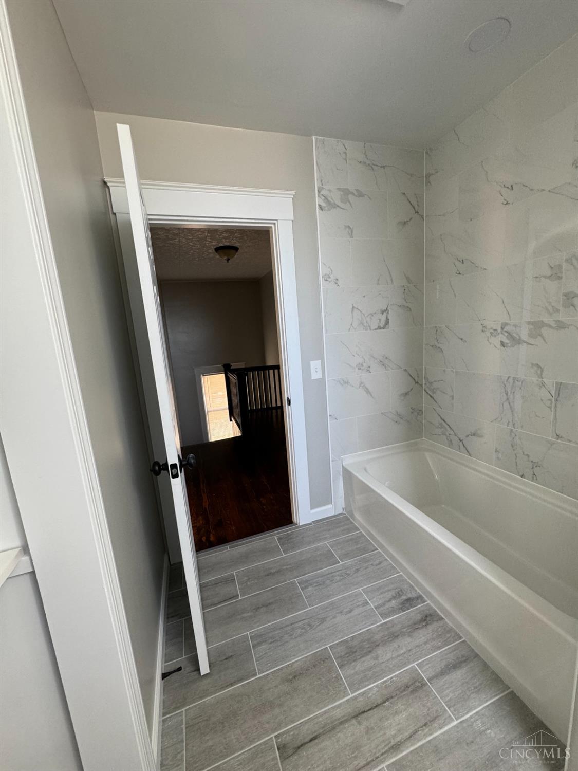 6471 Cheviot Road Cincinnati, OH 45247 - Photo 9 of 25