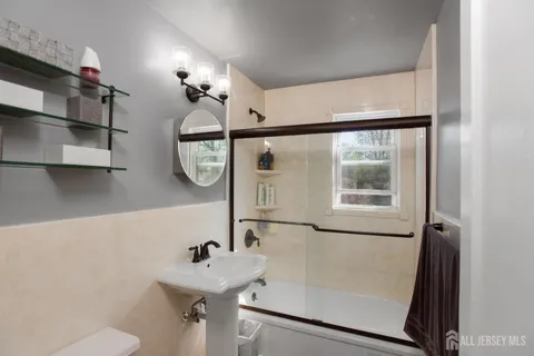 $529,900 | 32 Robins Place, Metuchen, NJ 08840