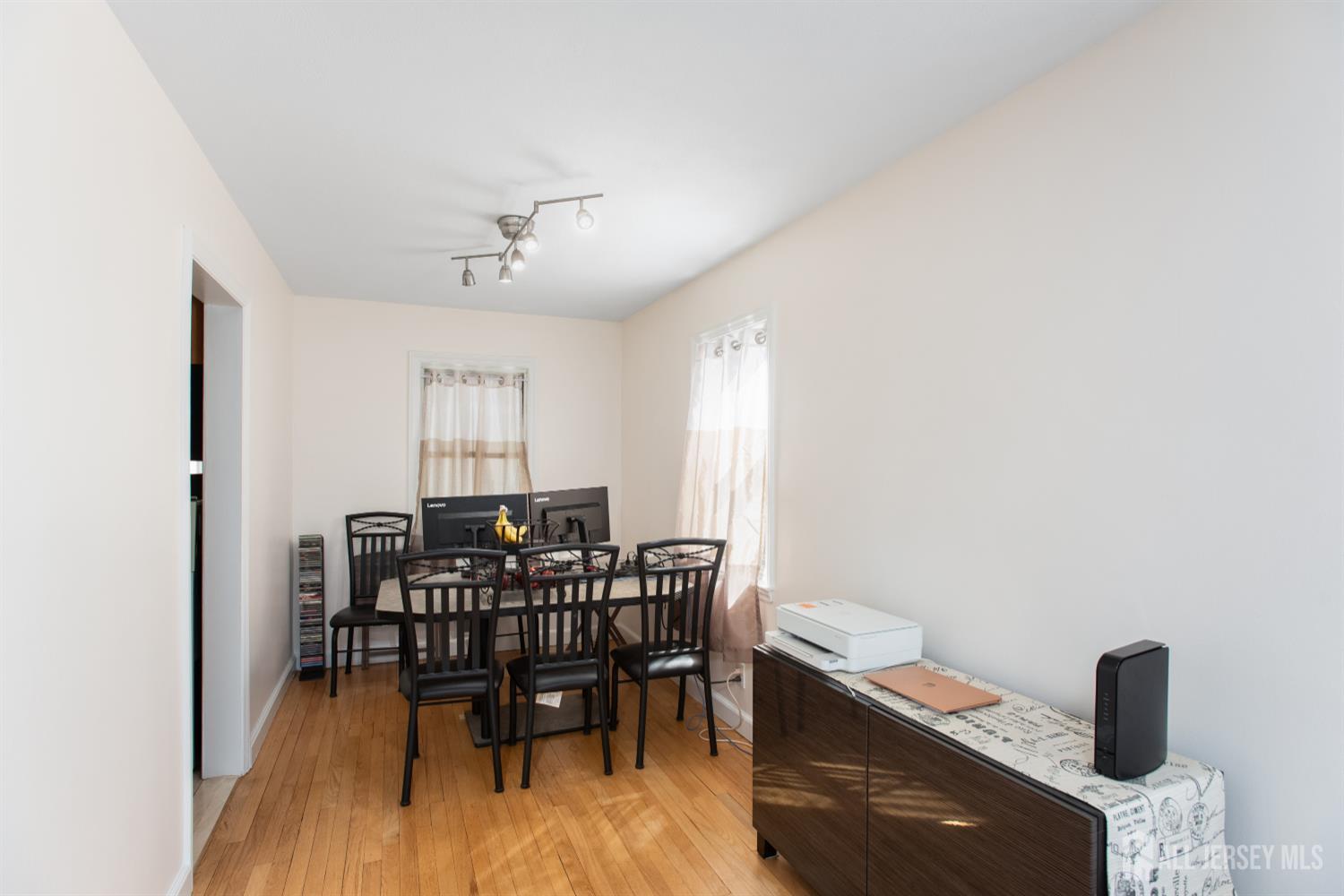 32 Robins Place Metuchen, NJ 08840 - Photo 15 of 28