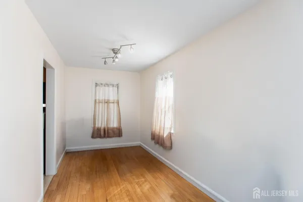 $529,900 | 32 Robins Place, Metuchen, NJ 08840