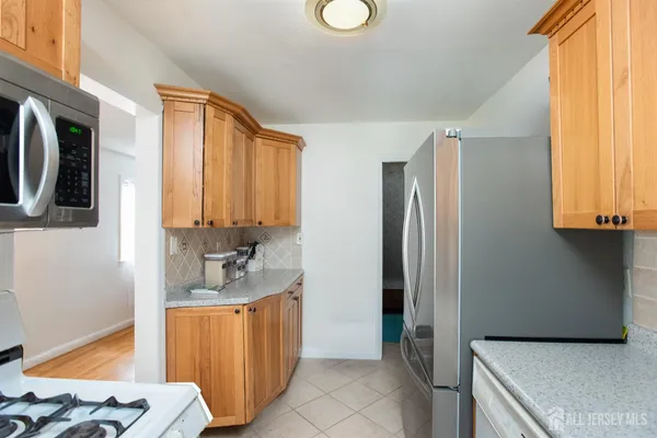 $529,900 | 32 Robins Place, Metuchen, NJ 08840