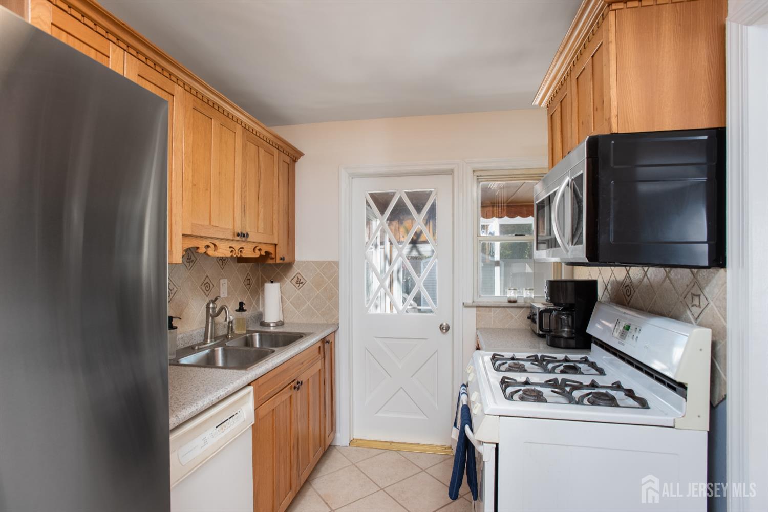32 Robins Place Metuchen, NJ 08840 - Photo 18 of 28