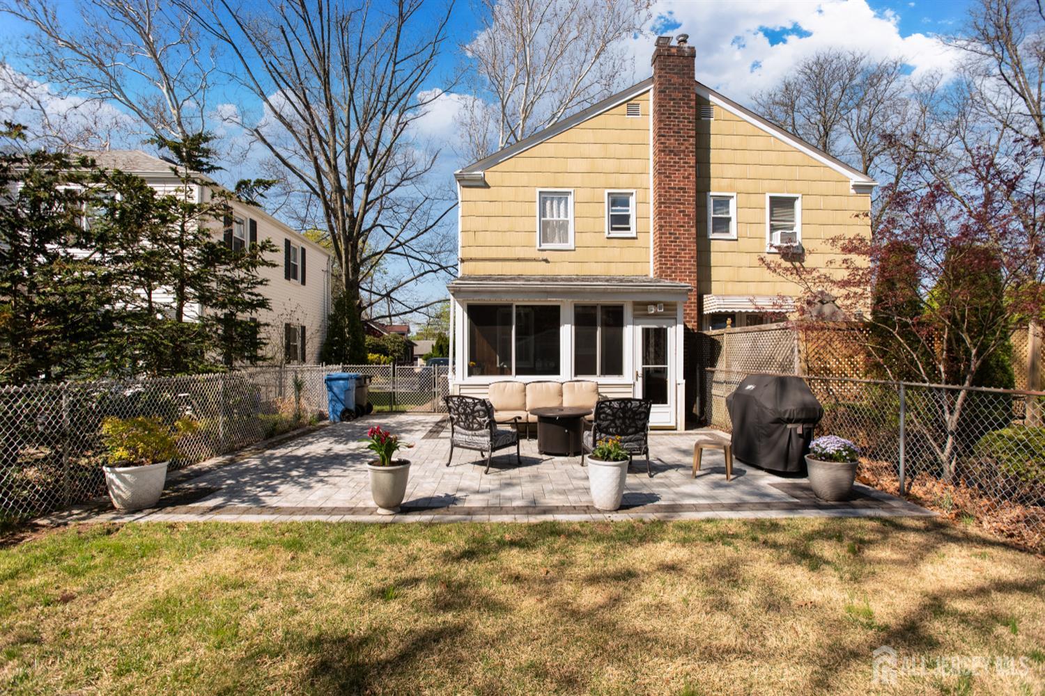 32 Robins Place Metuchen, NJ 08840 - Photo 3 of 28