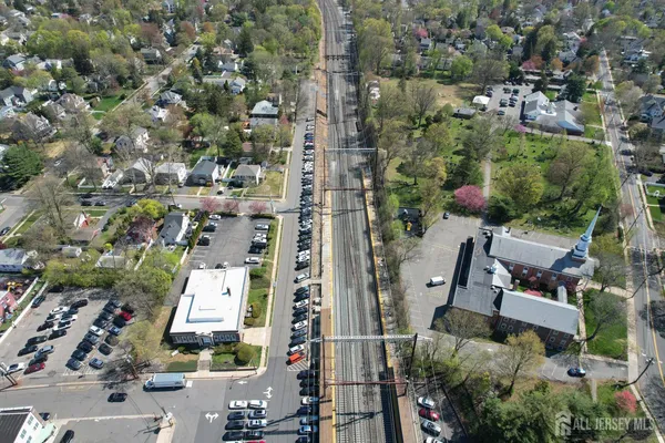 $529,900 | 32 Robins Place, Metuchen, NJ 08840