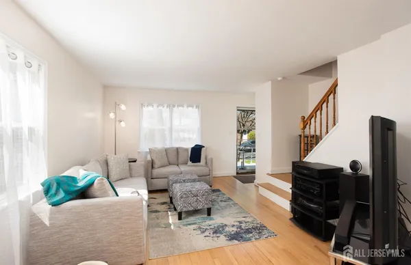 $529,900 | 32 Robins Place, Metuchen, NJ 08840