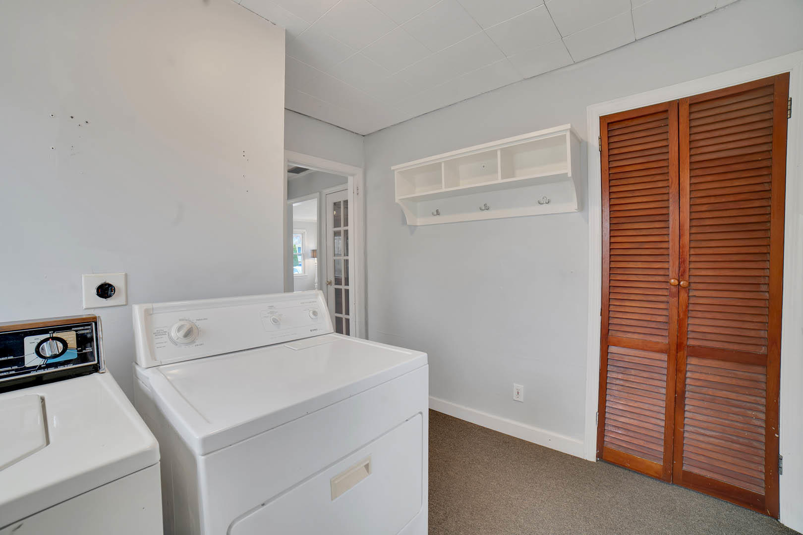 23 Stuyvesant Road Brick, NJ 08723 - Photo 10 of 18 a utility room with dryer and washer