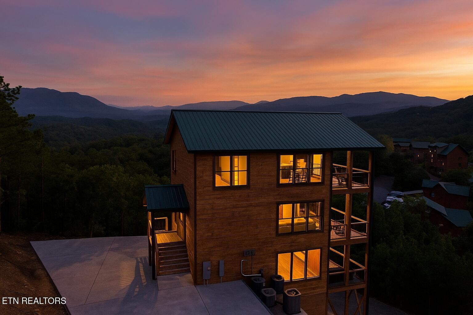 2412 Mountain Ridge Way Sevierville, TN 37862 - Photo 4 of 52 Gallery Image 4