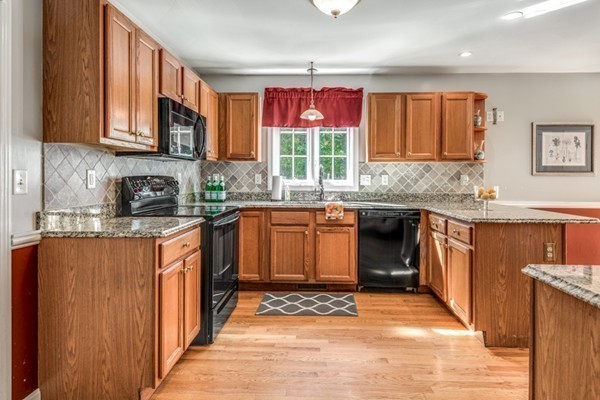54 Autumn Road Dracut, MA 01826 - Photo 2 of 27
