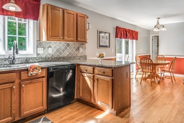 54 Autumn Road Dracut, MA 01826 - Photo 3 of 27