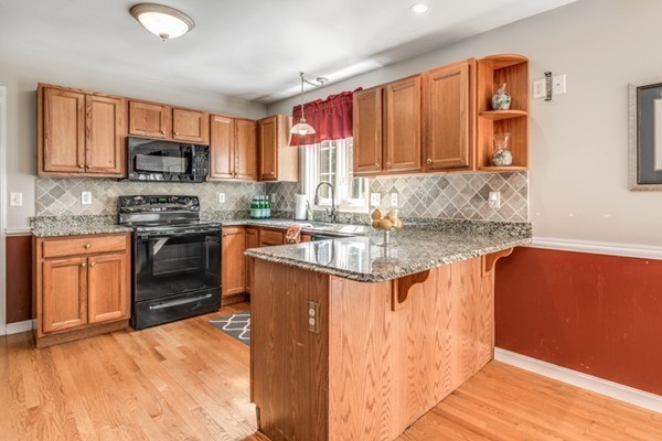 54 Autumn Road Dracut, MA 01826 - Photo 4 of 27