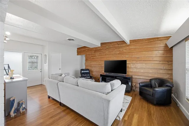 $425,000 | 6134 Hampton Drive North, St. Petersburg, FL 33710