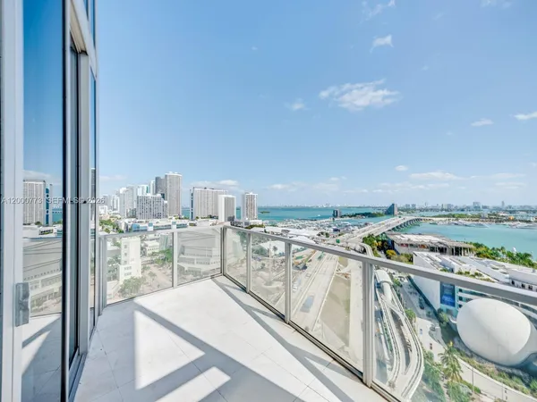 $9,500 | 1100 Biscayne Boulevard, Unit 2105, Miami, FL 33132