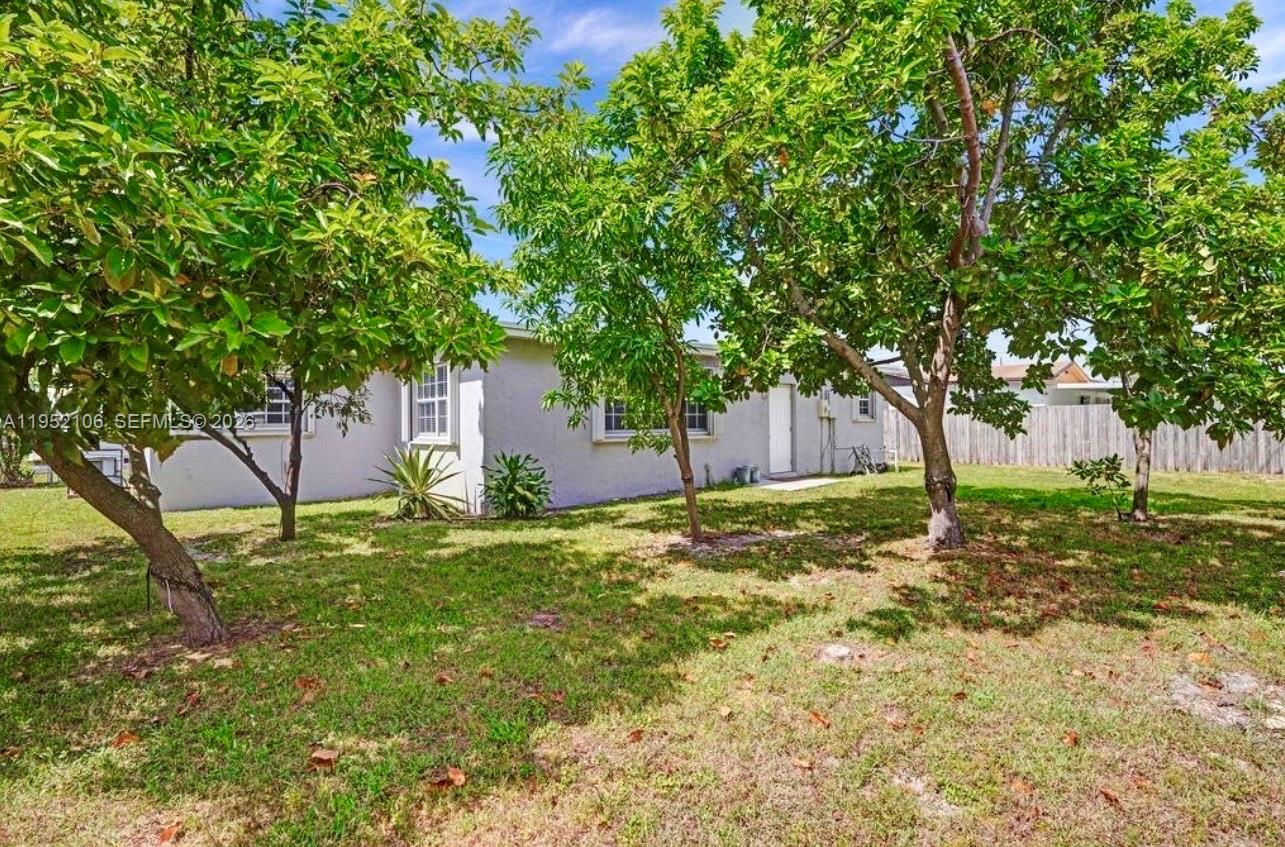 10451 Southwest 150th Terrace Miami, FL 33176 - Photo 5 of 36