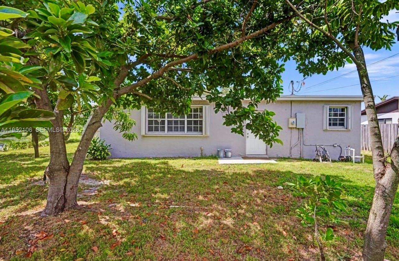 10451 Southwest 150th Terrace Miami, FL 33176 - Photo 6 of 36