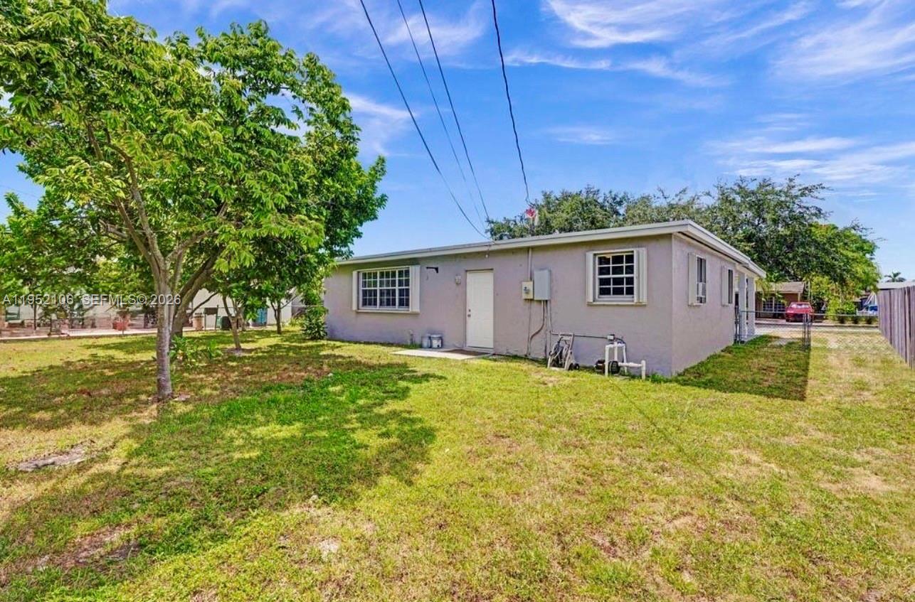 10451 Southwest 150th Terrace Miami, FL 33176 - Photo 7 of 36