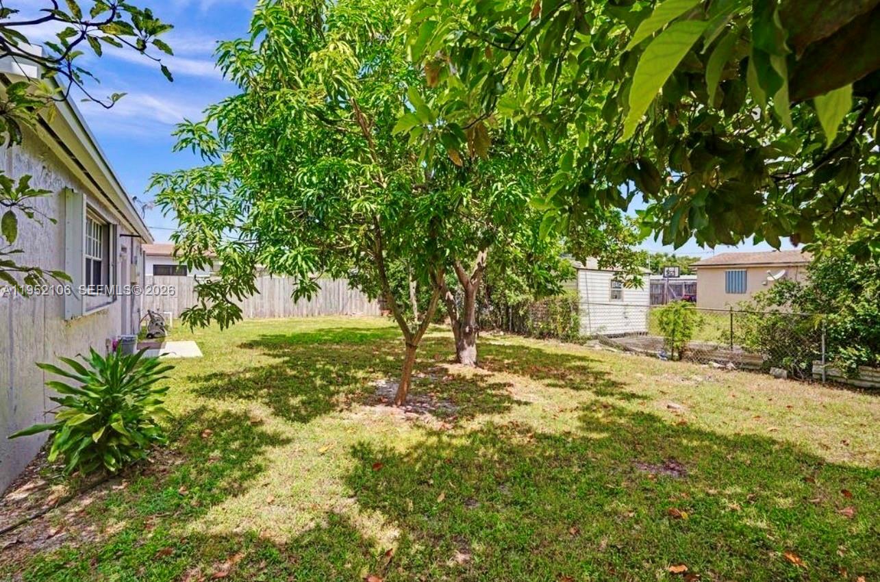 10451 Southwest 150th Terrace Miami, FL 33176 - Photo 9 of 36