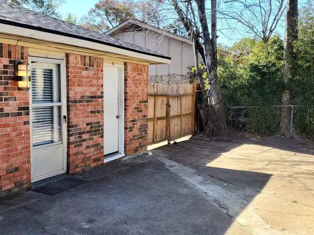 $2,300 | 15414 West Hampton Circle, Houston, TX 77071