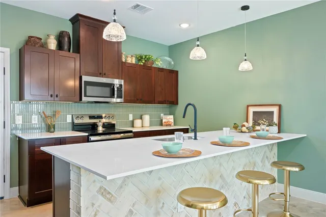 $270,500 | 102 33rd Street West, Bryan, TX 77803