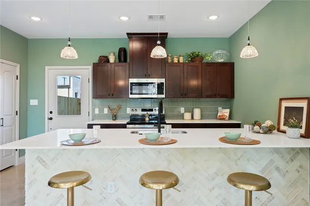 $270,500 | 102 33rd Street West, Bryan, TX 77803