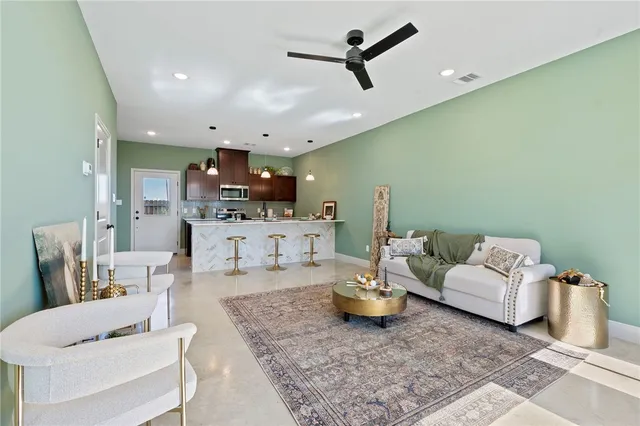 $270,500 | 102 33rd Street West, Bryan, TX 77803