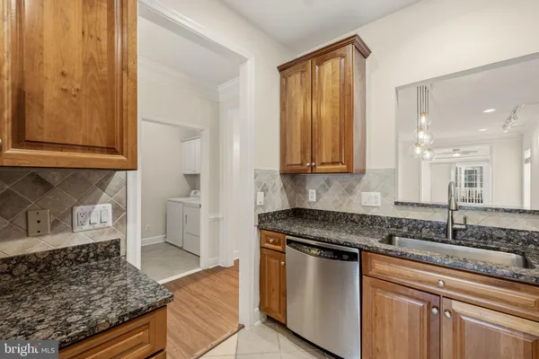 $879,900 | 8909 Yellow Daisy Place, Lorton, VA 22079