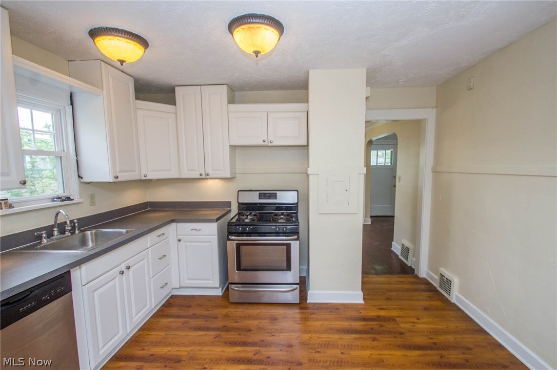 1529 Parkhill Road Cleveland Heights, OH 44121 - Photo 11 of 22