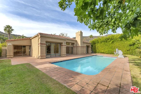 $3,700,000 | 3516 Malibu Country Drive, Malibu, CA 90265