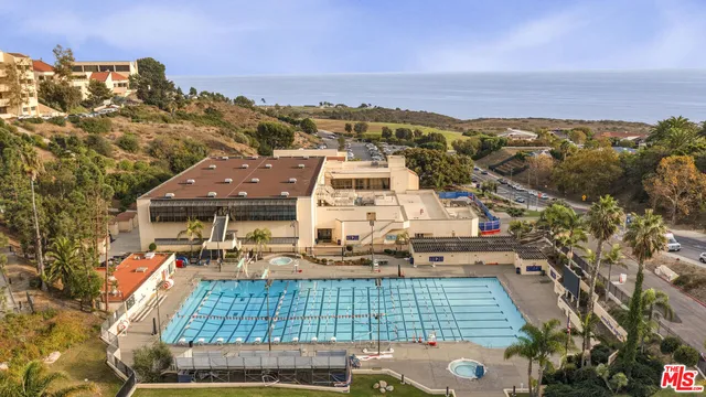 $3,979,000 | 3516 Malibu Country Drive, Malibu, CA 90265