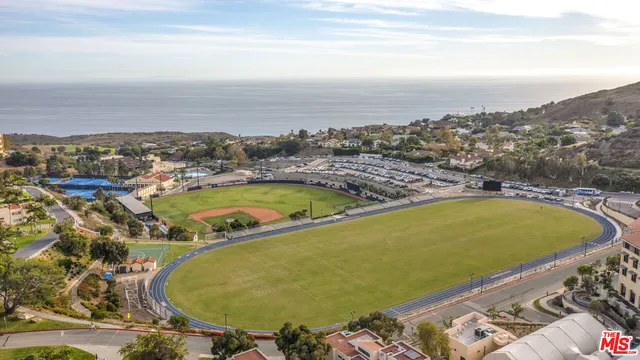 $3,979,000 | 3516 Malibu Country Drive, Malibu, CA 90265