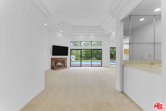 $3,979,000 | 3516 Malibu Country Drive, Malibu, CA 90265