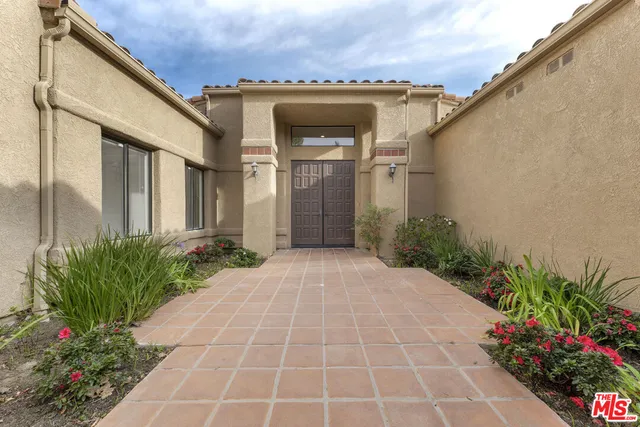 $3,979,000 | 3516 Malibu Country Drive, Malibu, CA 90265