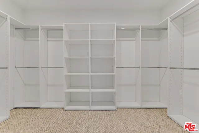 $3,979,000 | 3516 Malibu Country Drive, Malibu, CA 90265