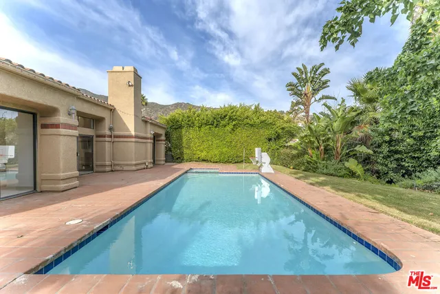 $3,979,000 | 3516 Malibu Country Drive, Malibu, CA 90265